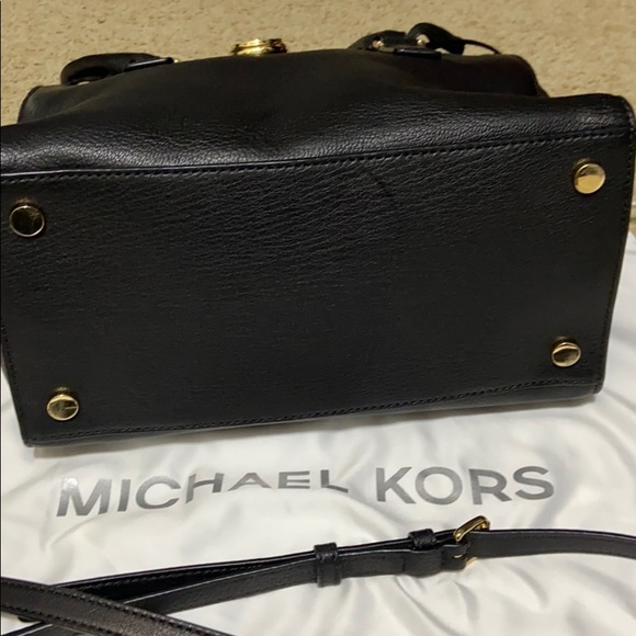 Large Michael Kors Purse - Picture 4 of 11
